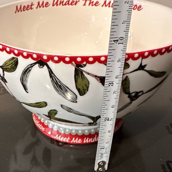 Large Porcelain Christmas Bowl "Meet me Under The Mistletoe" - Picture 3 of 5